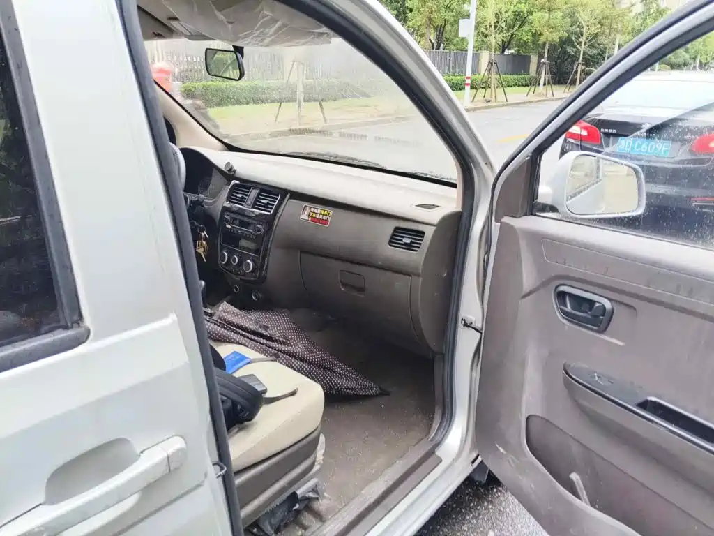 Wuling Motors Wuling Rongguang V 2017 2016 1.5L Standard