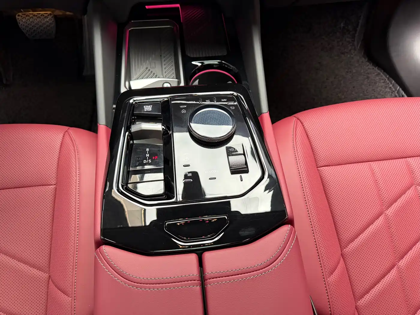 BMW 5 Series 2025 530Li Leading M Sport Package фото 15