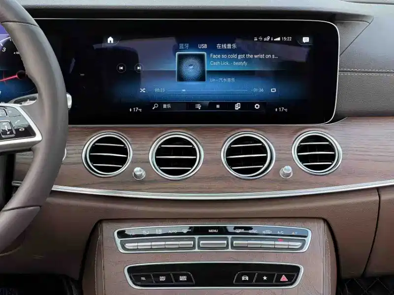 Mercedes-Benz E-Class, миниатюра 13