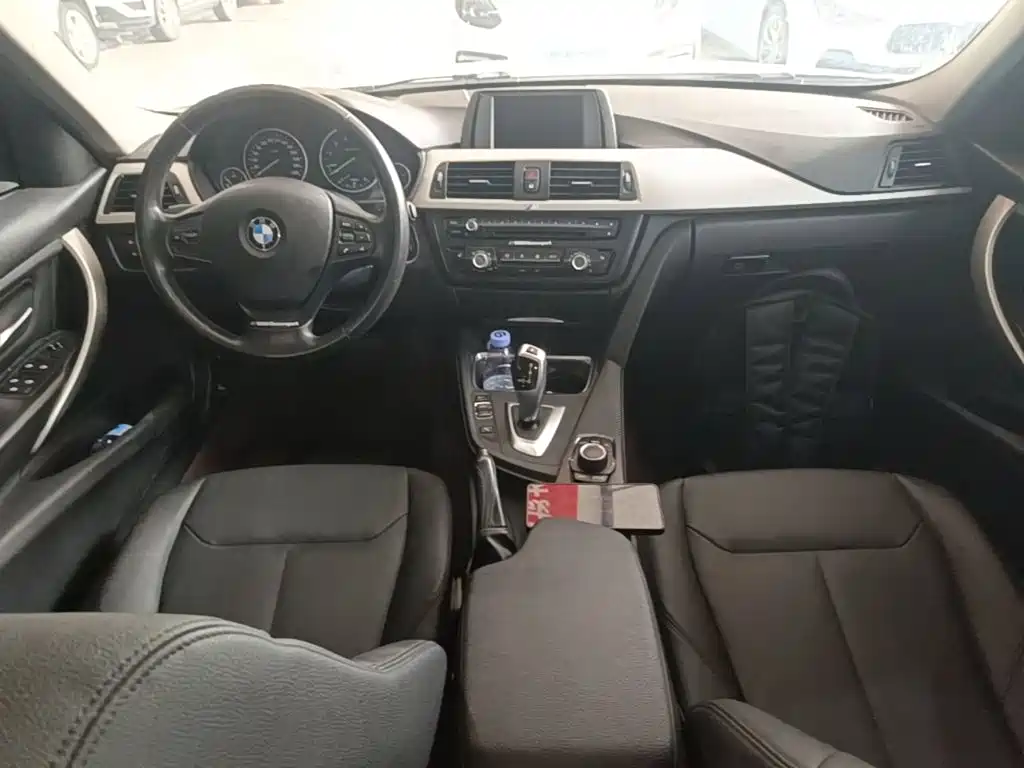 Фото 10 - BMW 3 Series