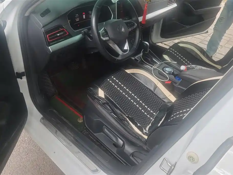 Volkswagen Lavida 2023 Model 300TSI DSG Starlight Leading Edition фото 9