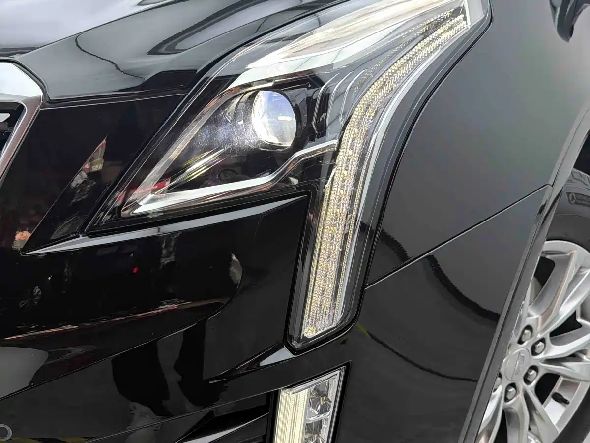 Cadillac XT5 2023 2.0T 2WD Fashion Edition фото 5