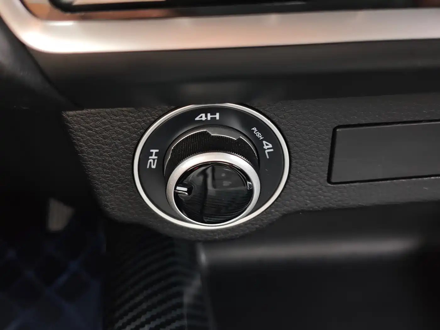 Isuzu D-MAX 2021 1.9T Automatic 4WD Diesel Global Leading Model RZ4E фото 16