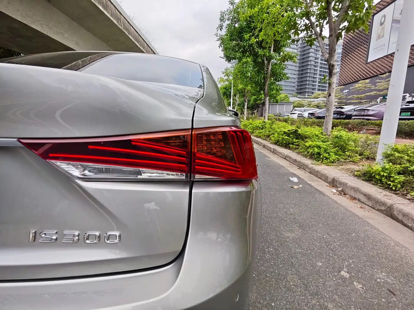 Lexus IS 2017 300 Fashion Edition фото 20