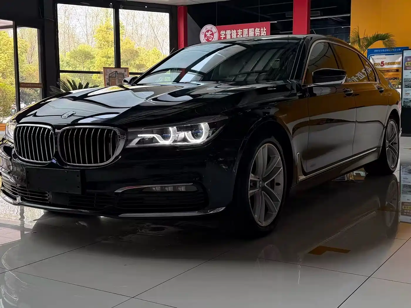 BMW 7 Series 2016 750Li xDrive 4-Seater фото 16