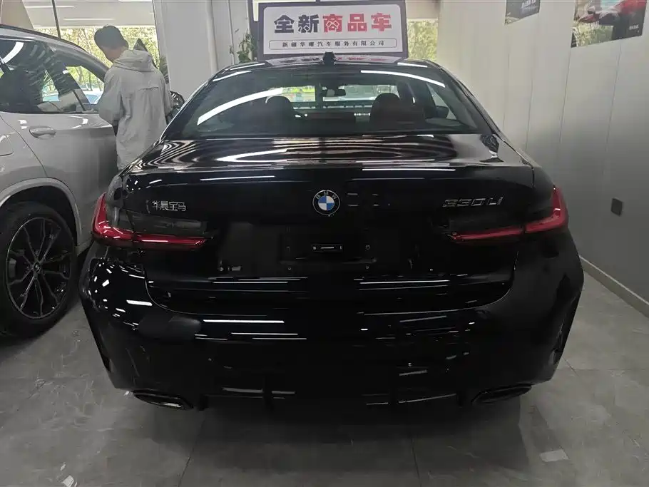 BMW 3 Series 2024 330Li M Sport Shadowline Package фото 4