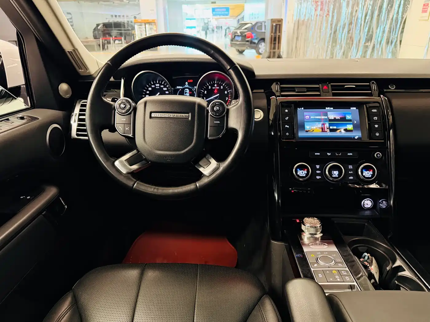 Land Rover Discovery 2018 3.0 SC V6 SE фото 10
