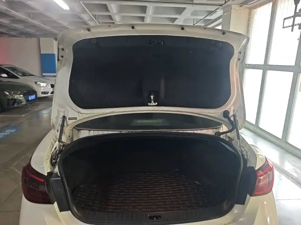 Infiniti Q50L 2019 2018 2.0T Comfort (China VI)