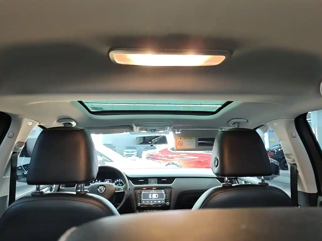 Škoda Octavia 2017 1.6L Automatic Smart Edition фото 18