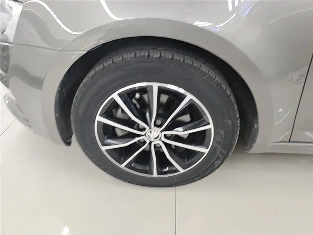 Škoda Octavia 2017 1.6L Automatic Smart Edition фото 23