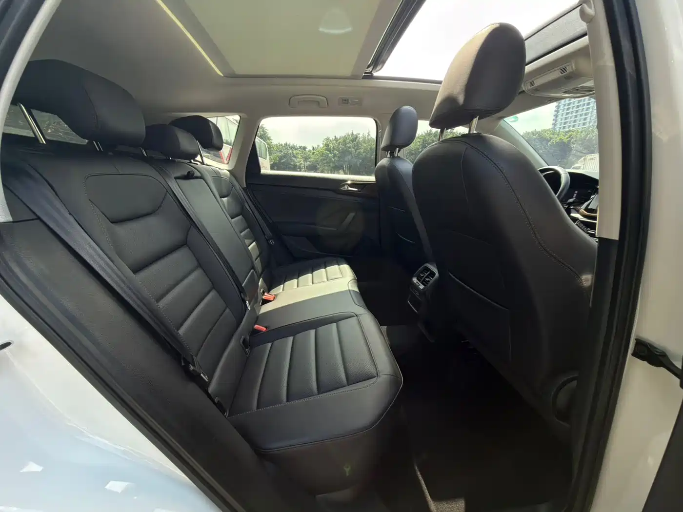 Volkswagen Tharu 2022 280TSI FWD Luxury Edition фото 21