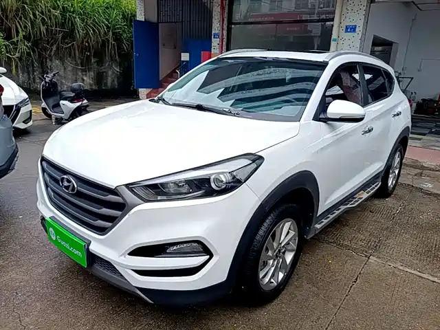  Hyundai Hyundai Tucson 2015 2.0L Automatic 2WD Smart