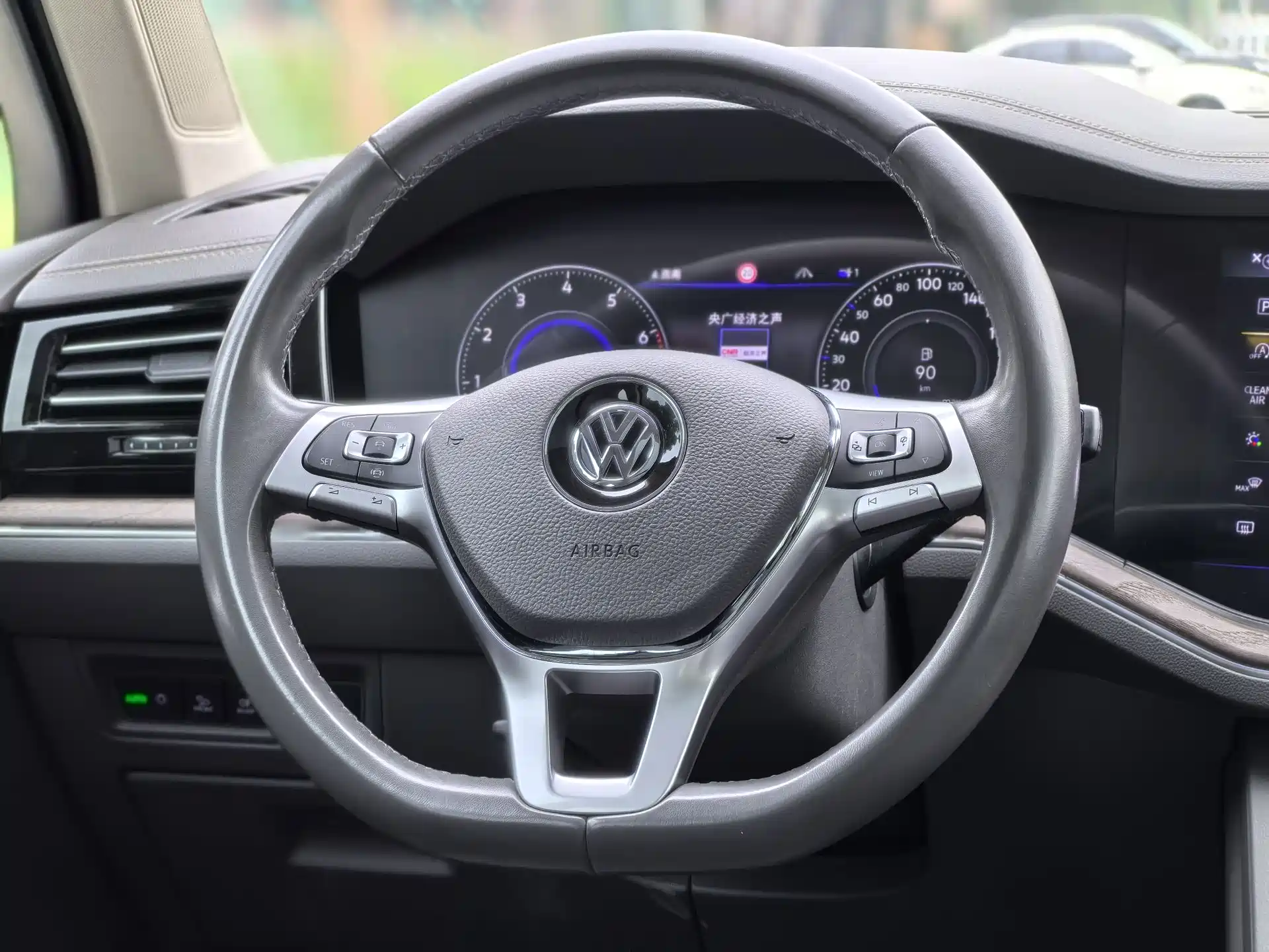 Фото 11 - Volkswagen Touareg