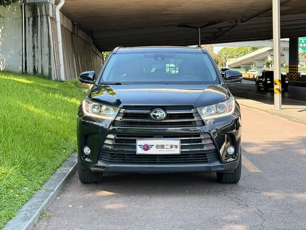 Фото 2 - Toyota Highlander