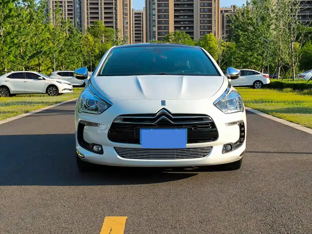 DS 5 2014 1.6T Luxury THP160 фото 2