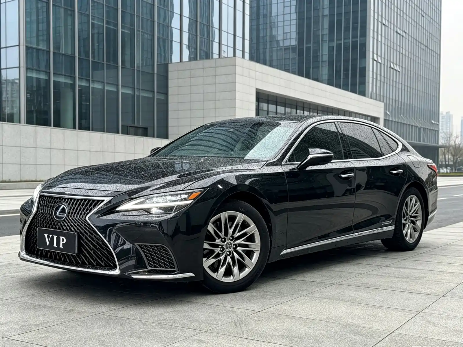 Фото 1 - Lexus LS