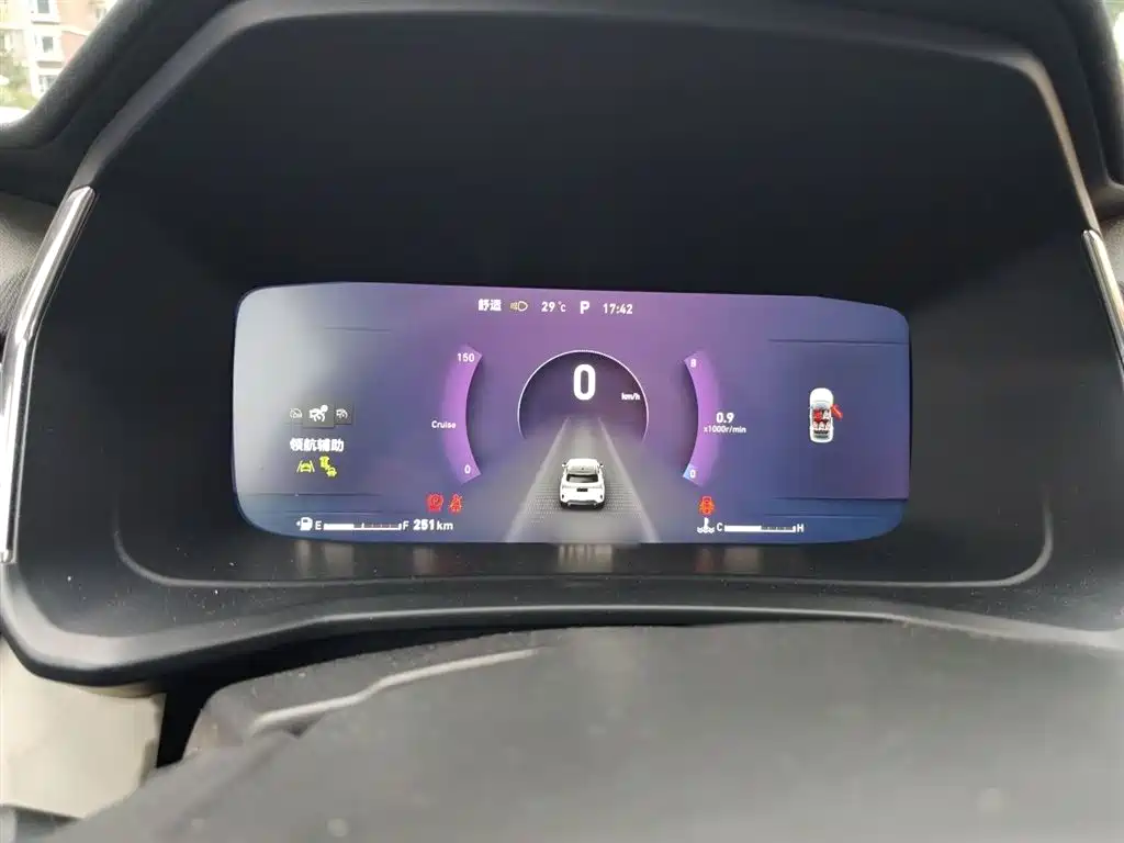 Lynk & Co 06 2020 1.5T Halo фото 4
