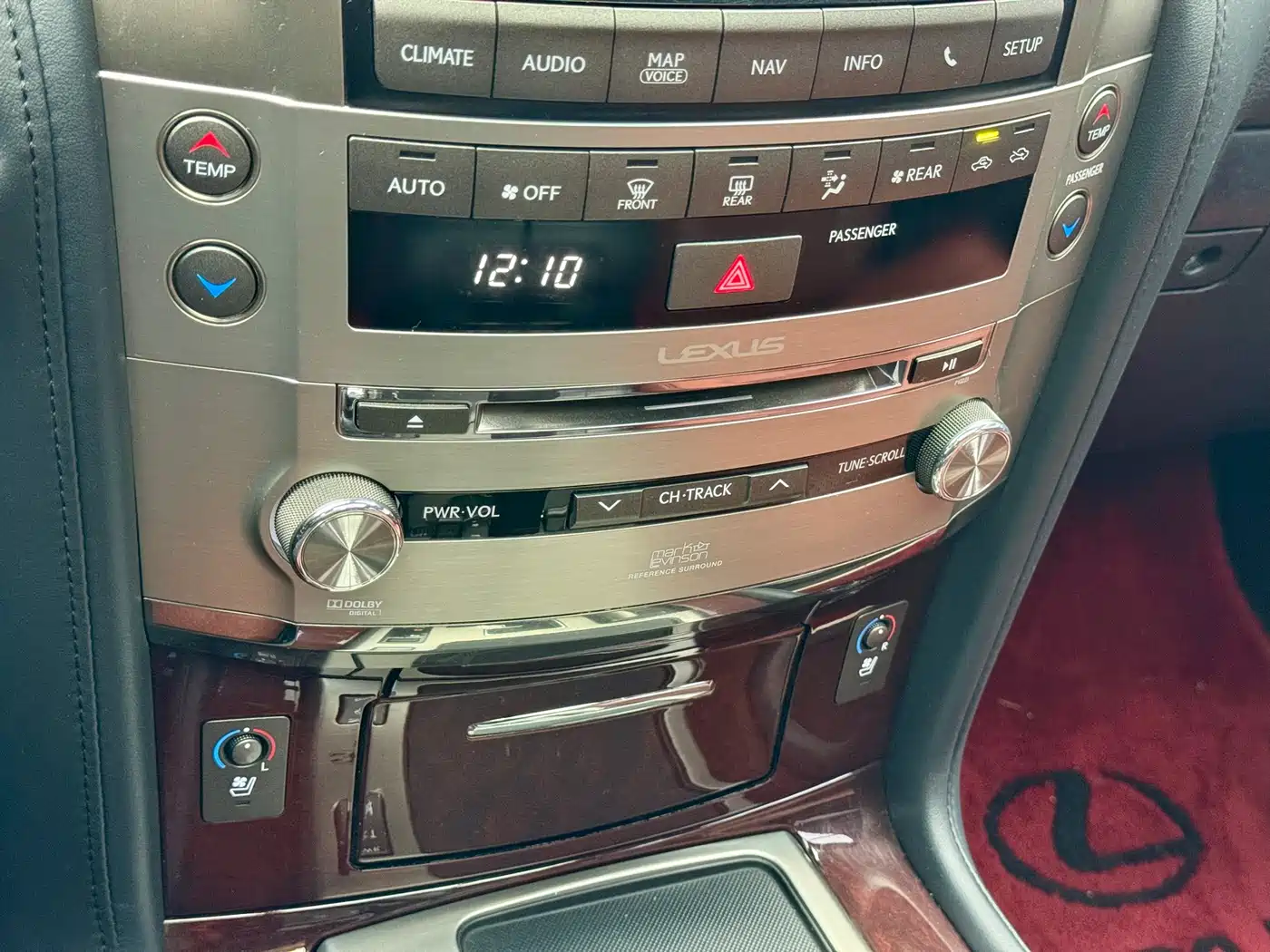 Lexus LX фото 9