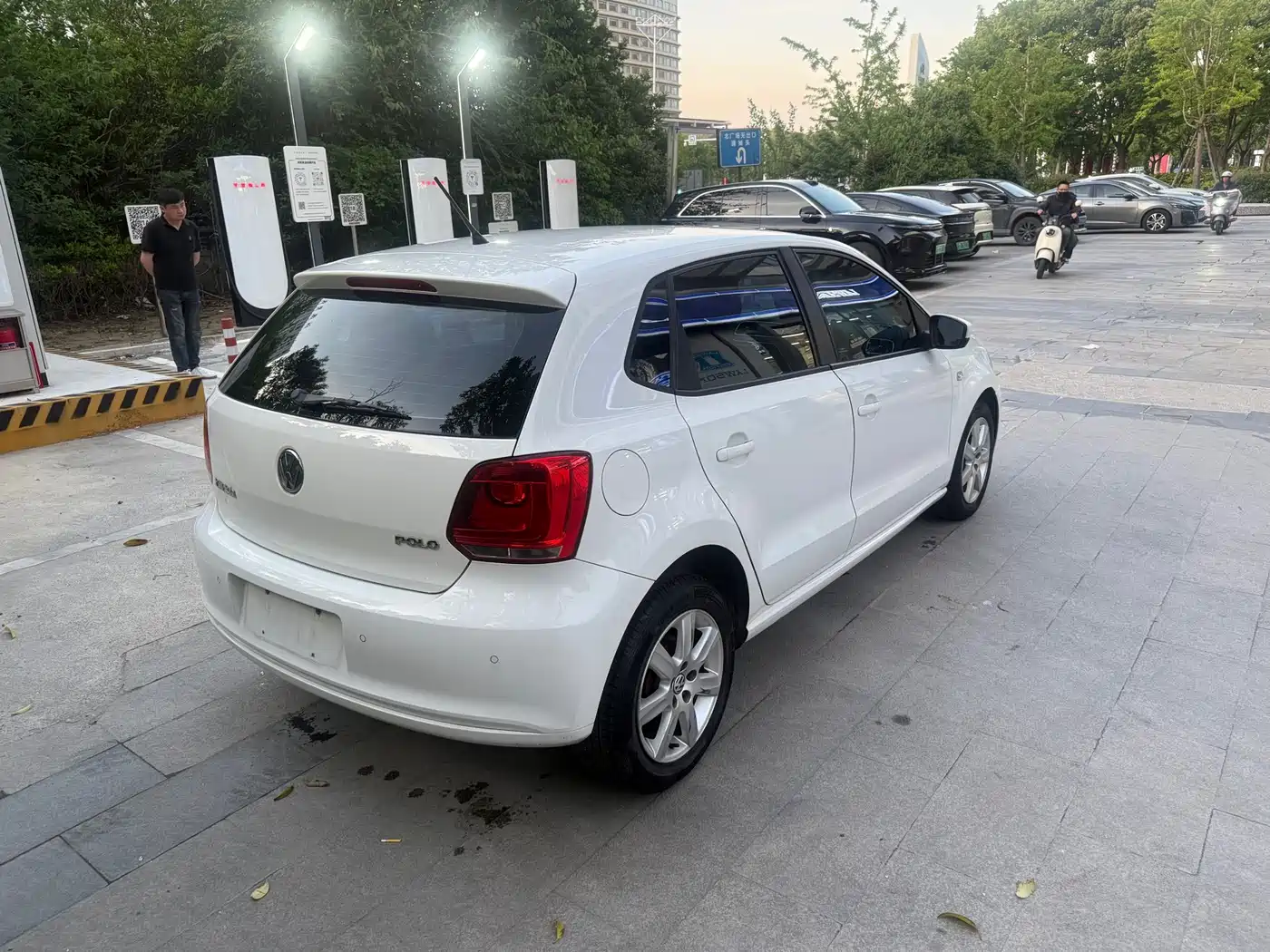Volkswagen Polo 2013 1.4L Automatic Comfort Edition фото 6