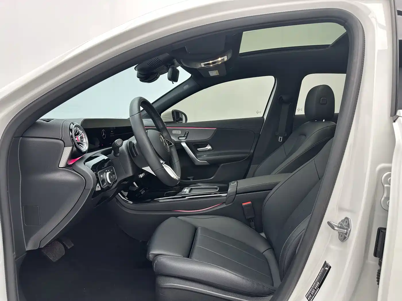 Mercedes-Benz A-Class 2023 A 180 L фото 5
