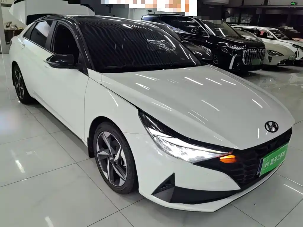 Фото 4 - Hyundai Elantra