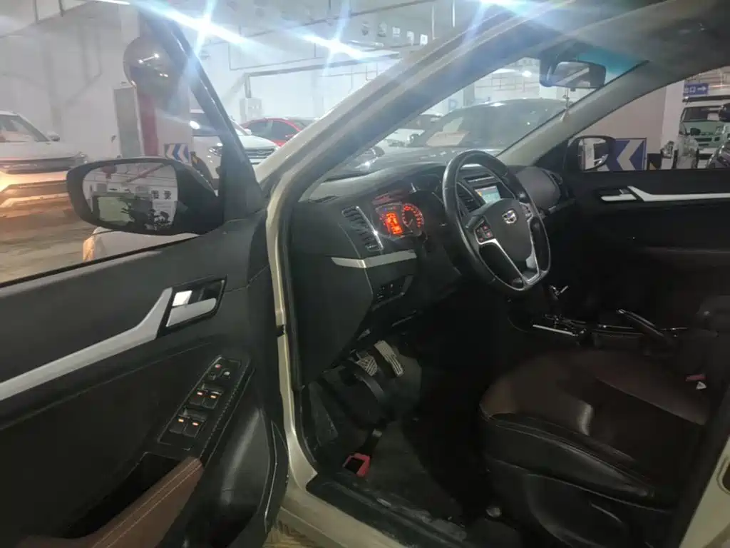 Фото 12 - Geely Vision