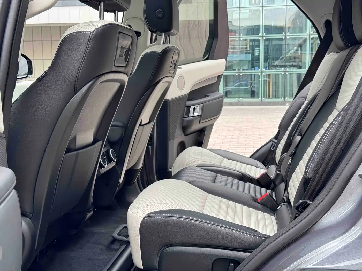 Land Rover Discovery 2021 360PS R-Dynamic S фото 9