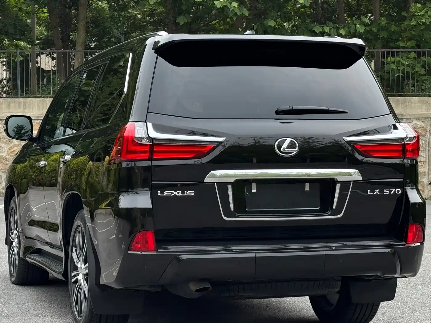 Фото 4 - Lexus LX