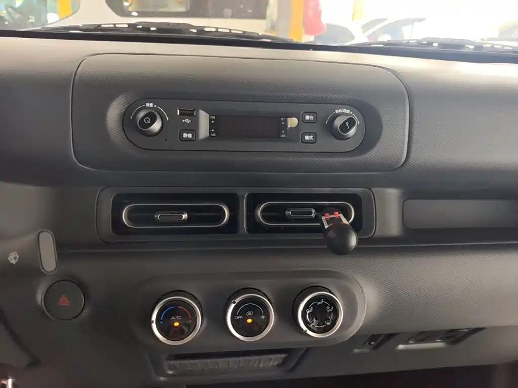 Wuling Motors Wuling Zhiguang NEV 2026 2025 Model 305km Base Version