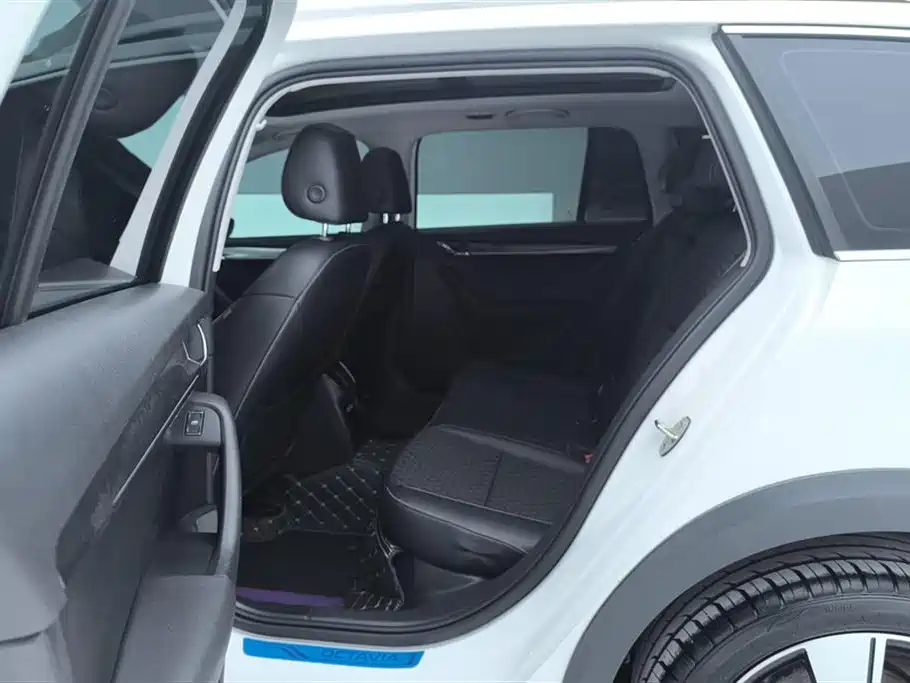 Škoda Octavia 2019 Wagon TSI280 DSG Luxury Edition China VI фото 11