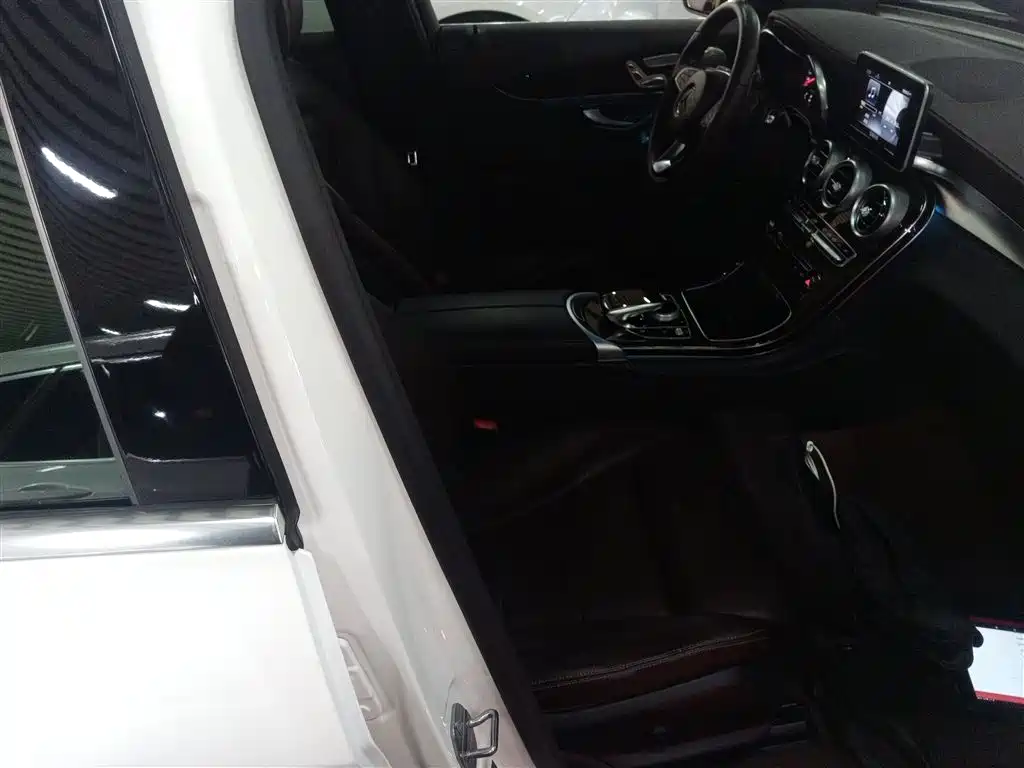 Mercedes-Benz GLC 2019 GLC 260 L 4MATIC Luxury фото 25