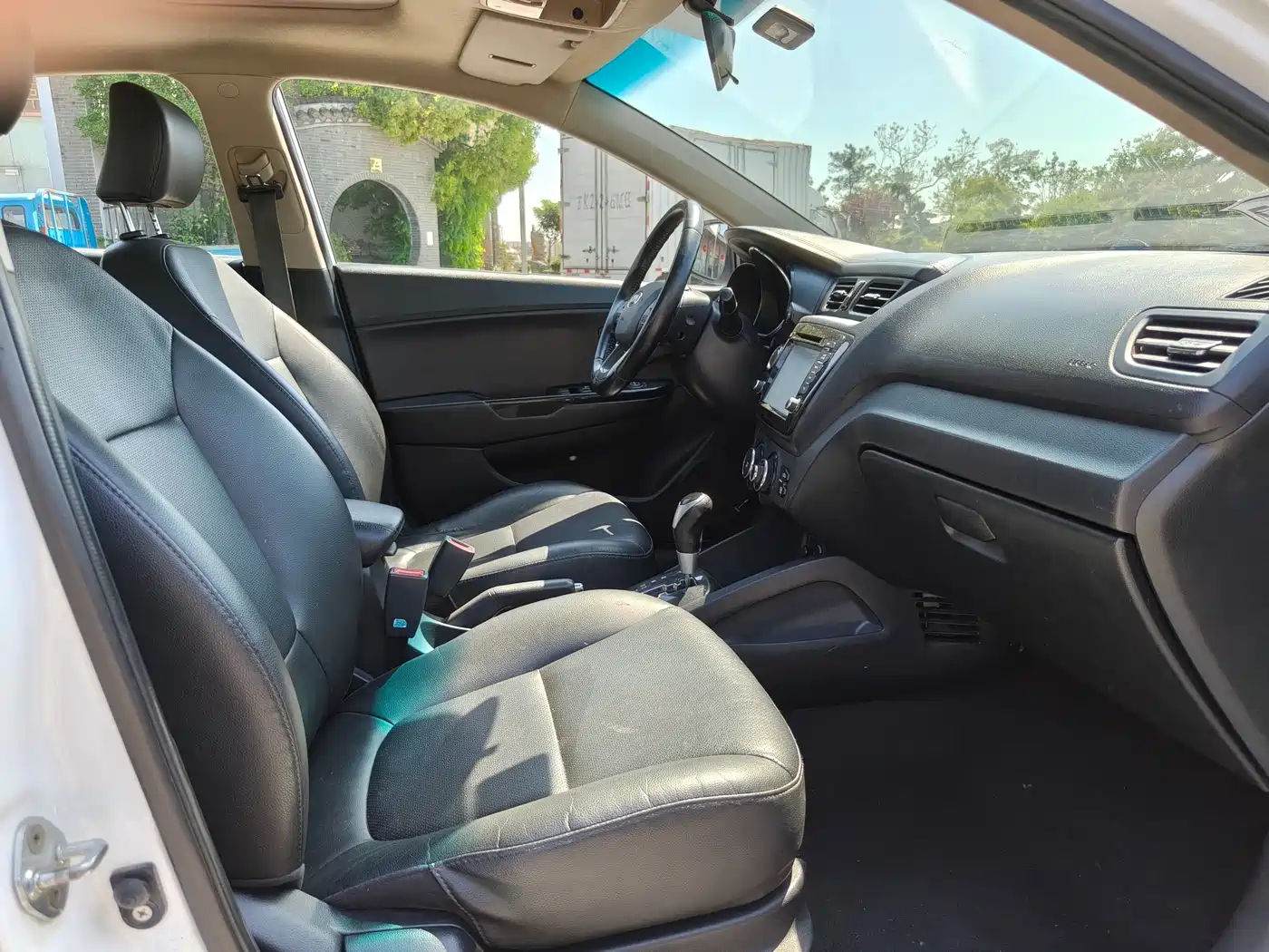 Kia K2 2012 Sedan 1.6L AT Premium Commemorative Edition фото 15