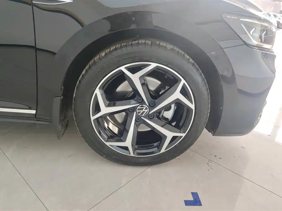 Volkswagen Passat 2024 380TSI Starlight Dragon Glory Edition фото 6