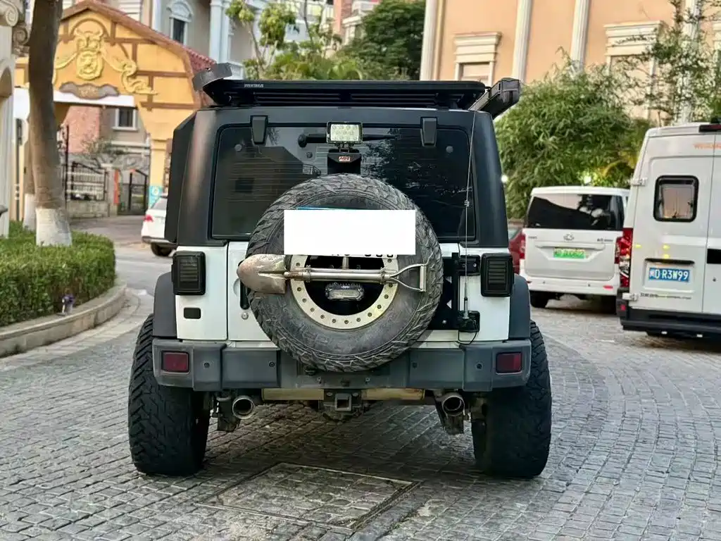 Photo 8 - Jeep Wrangler