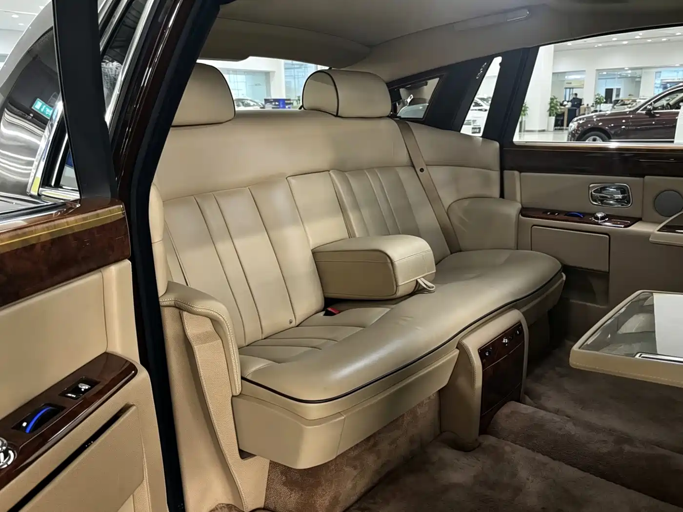 Rolls-Royce Phantom 2016 6.7L Metropolitan Collector's Edition фото 5