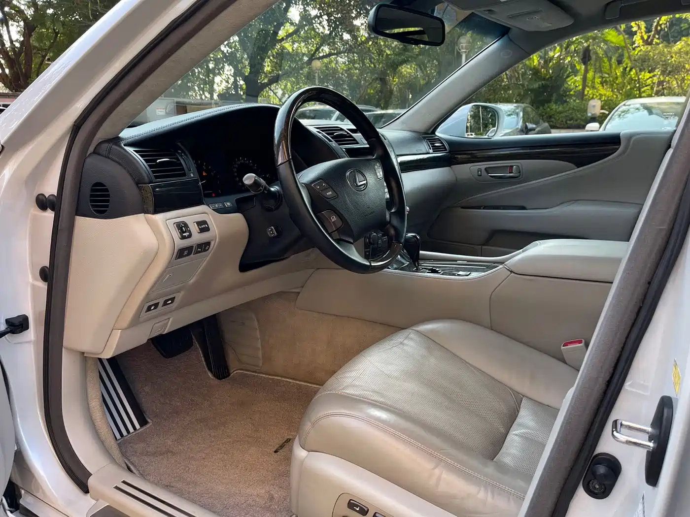 Lexus LS 2006 460L Premium Edition фото 4