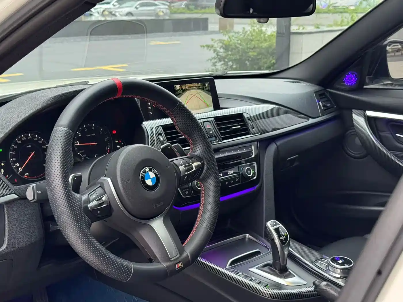 BMW 3 Series 2018 320i M Sport Black Night Edition фото 4