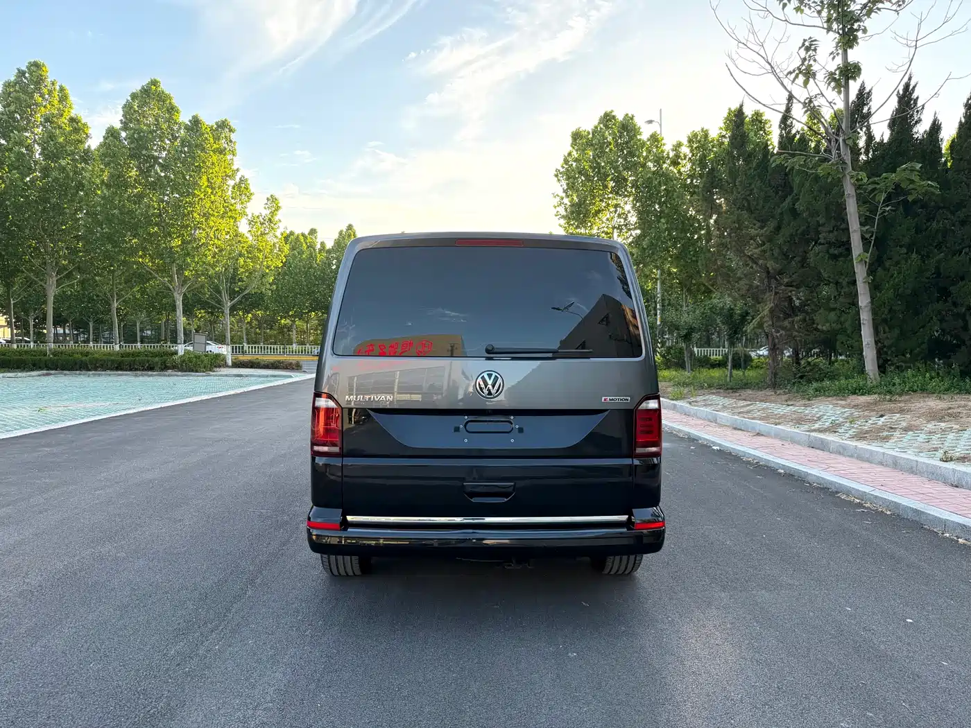 Volkswagen Multivan 2018 2.0TSI 4WD Explorer Edition 7-Seater фото 6