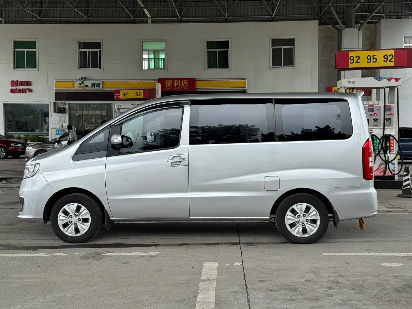 JAC Refine M3 2016 2016 IKEA Edition 1.6L Luxury