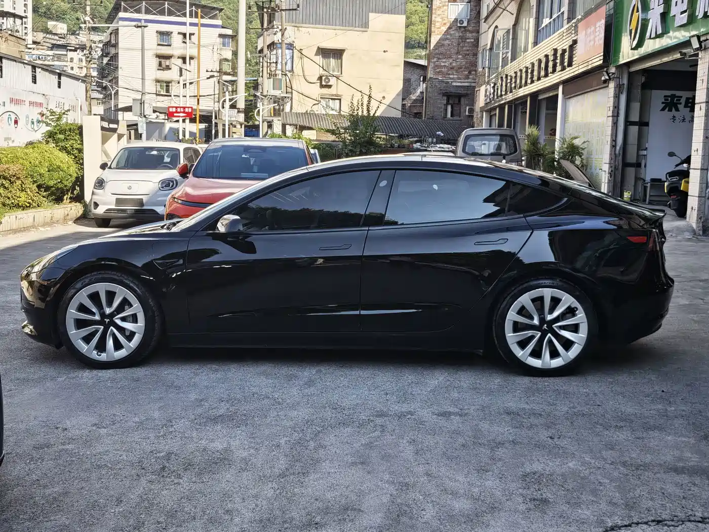 Фото 3 - Tesla Model 3