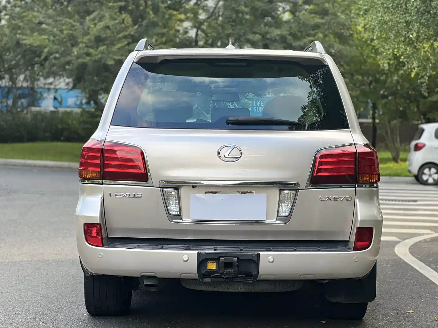 Photo 18 - Lexus LX