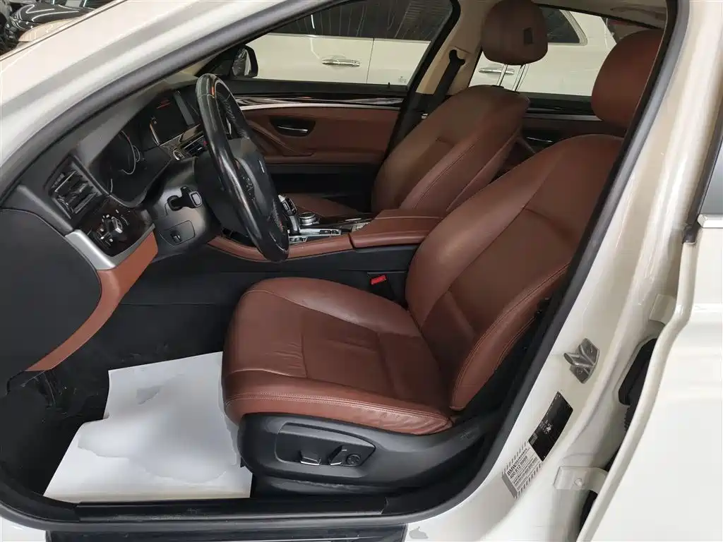 BMW 5 Series 2017 528Li Leading Edition фото 11