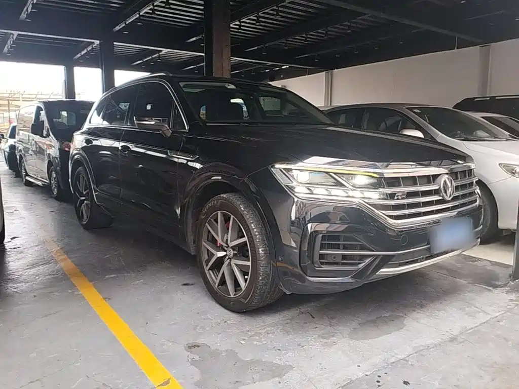 Фото 4 - Volkswagen Touareg