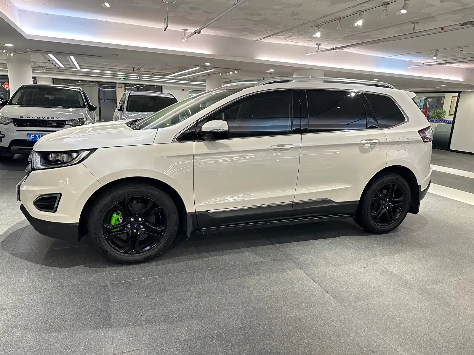 Фото 8 - Ford Edge