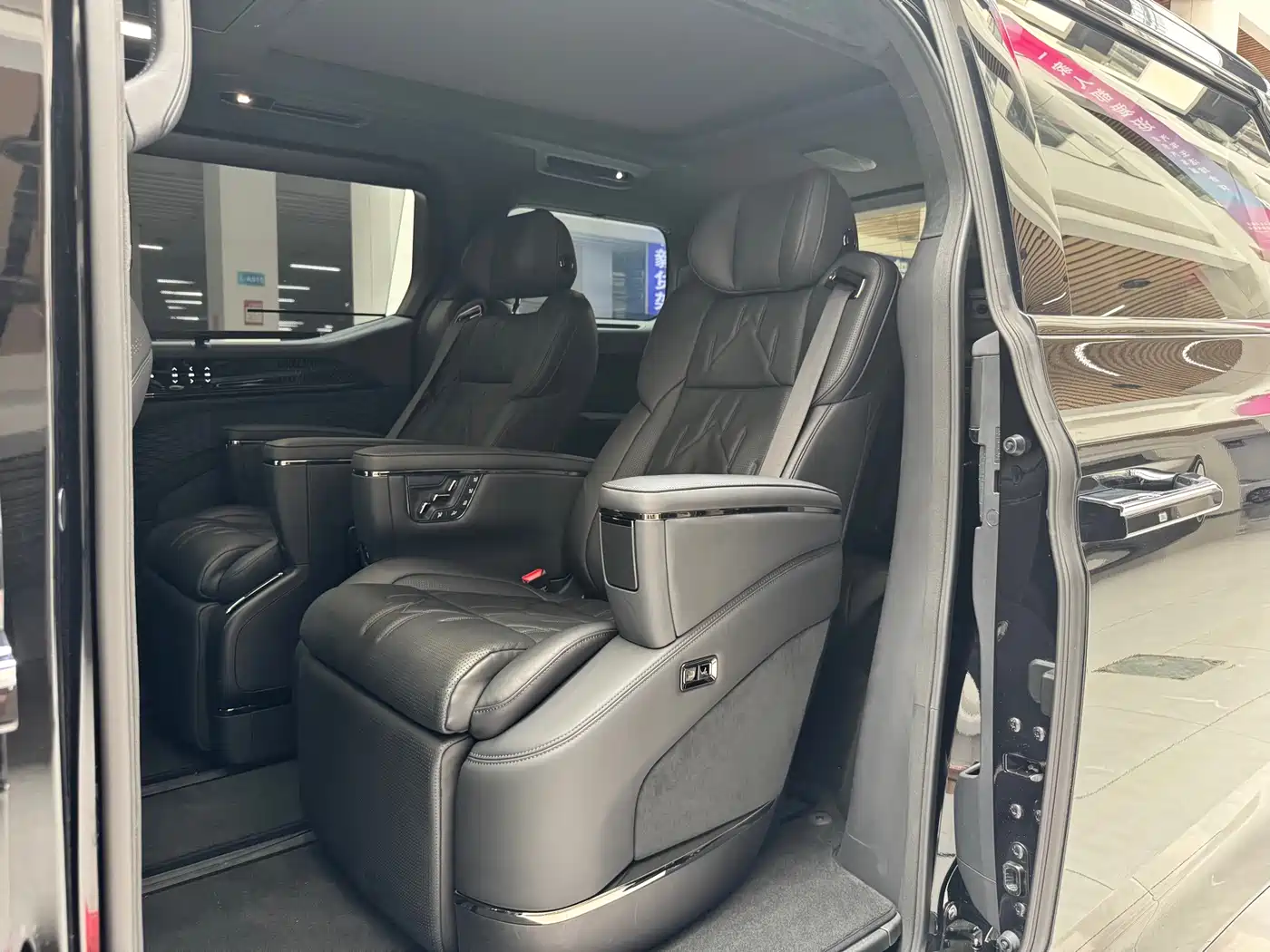 ZEEKR 009 2025 2024 7-Seat Aisle AWD Version 108kWh