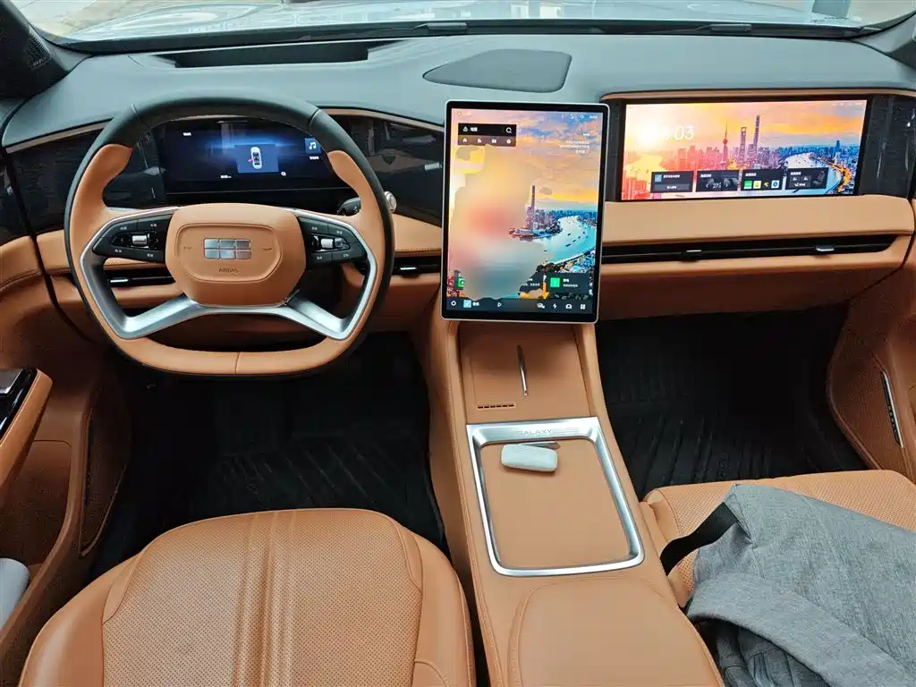 Geely Galaxy Galaxy L7 2025 EM-i 115km Explorer+ Edition фото 10