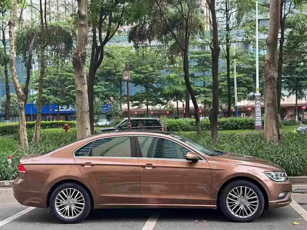 Volkswagen Lamando 2015 330TSI DSG Luxury Edition фото 4