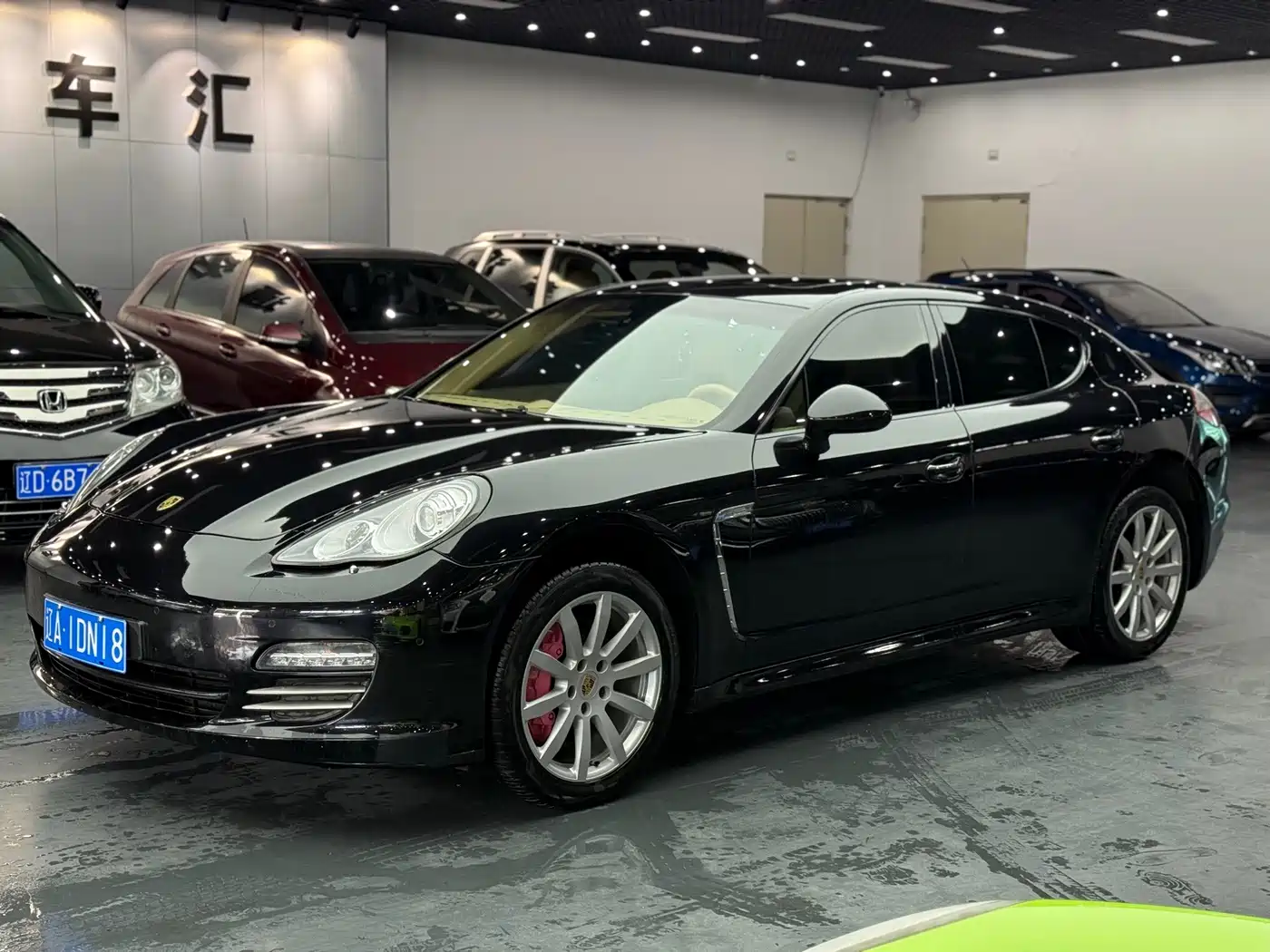 Porsche Panamera 2011 2010 Panamera 4 3.6L
