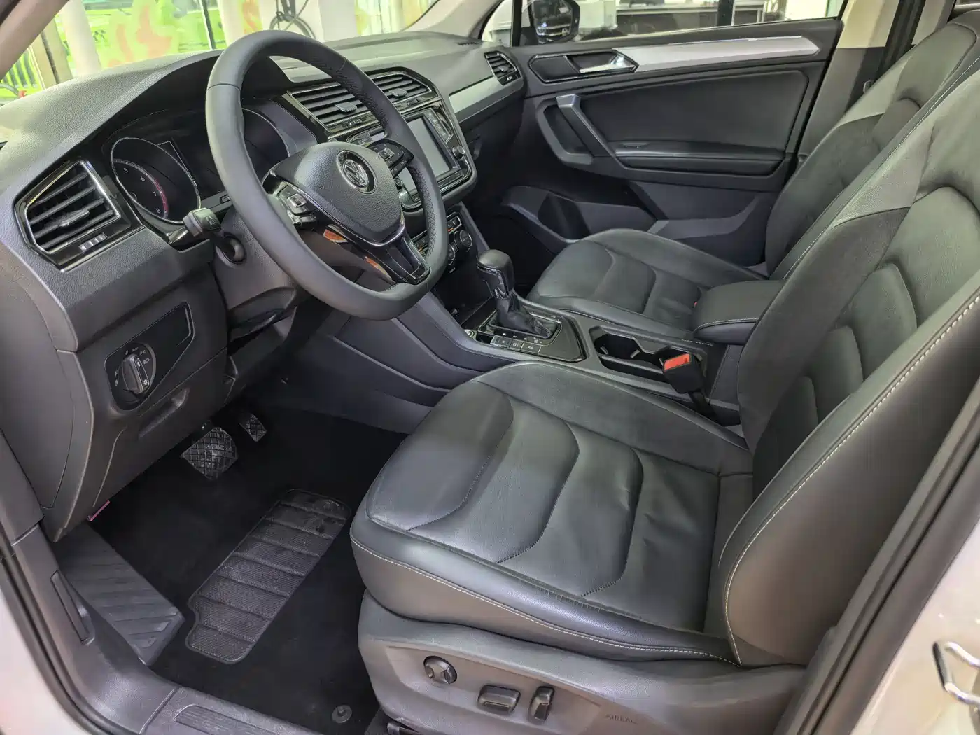 Volkswagen Tiguan L 2018 380TSI Automatic AWD Luxury Edition фото 6