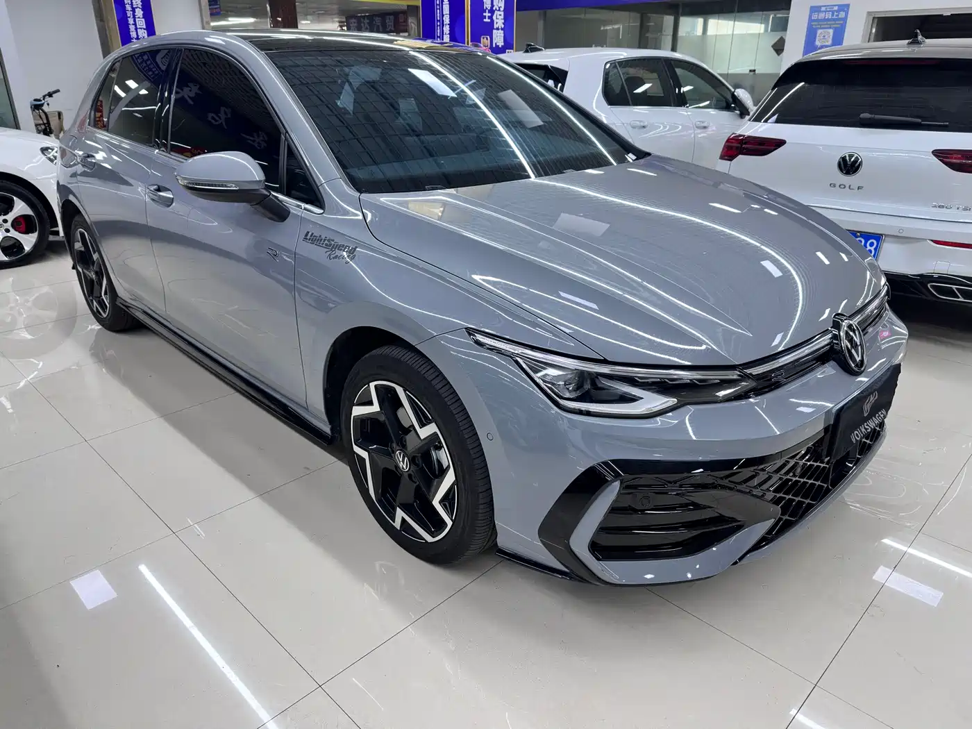 Volkswagen Golf 2025 300TSI R-Line фото 3